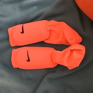 Nike kids shin gaurd socks s/m